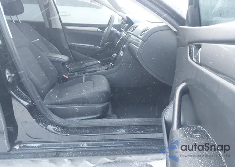 2013 Volkswagen Passat S z USA, uszkodzony, nr VIN 1VWAP7A33DC114030